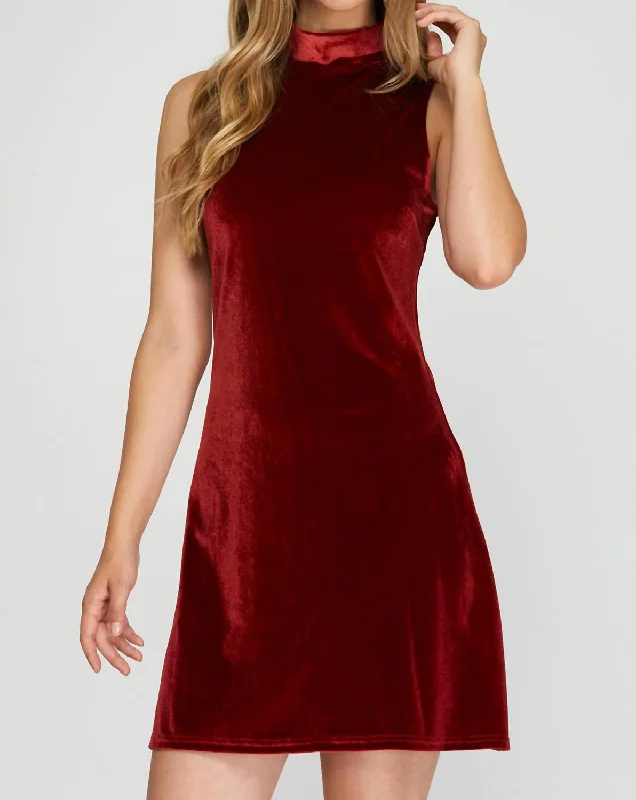 Mock Neck Velvet Dress In Maroon